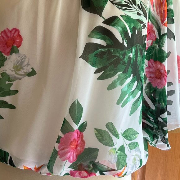 VINCE CAMUTO - Tropical Print Batwing Blouse - Excellent Condition - Picture 6 of 9